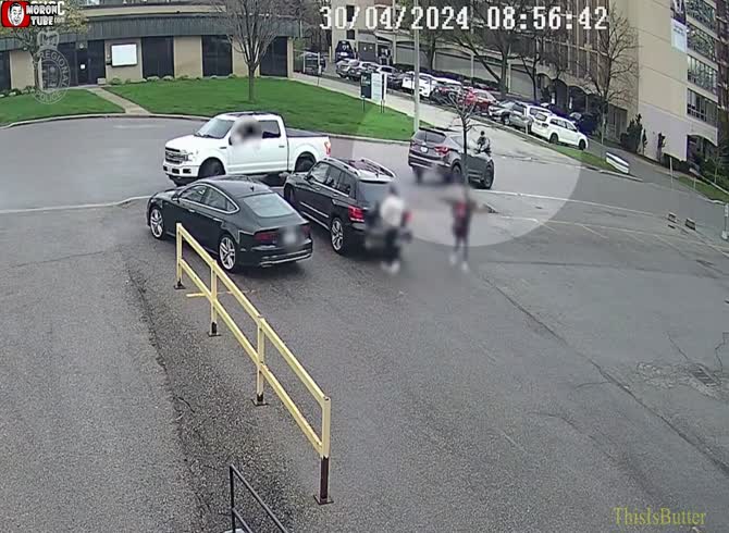 Video :A guy who escapes in an SUV tears apart a Toronto police officer